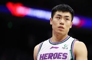 媒体人：刘毅张旭已经和山东男篮完成续约 王证将上调一线队图片